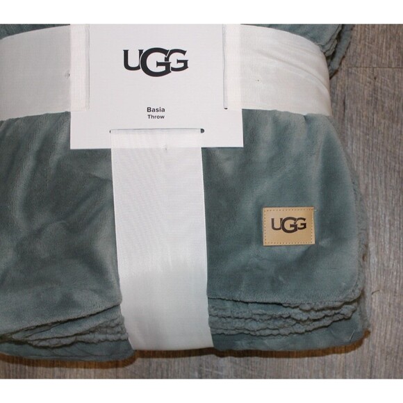 UGG Basia Fur Lined Reversible 50" x 70" Throw Blanket Blue Green NEW! - Picture 2 of 4